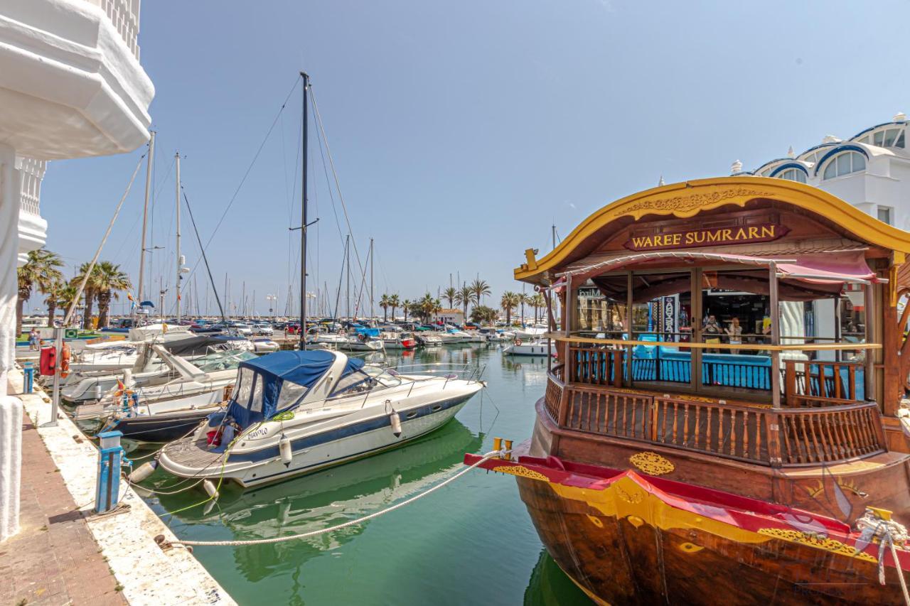 Apartment In Puerto Marina With Beautiful Views Of The Sea And The Boats เบนัลมาเดนา ภายนอก รูปภาพ