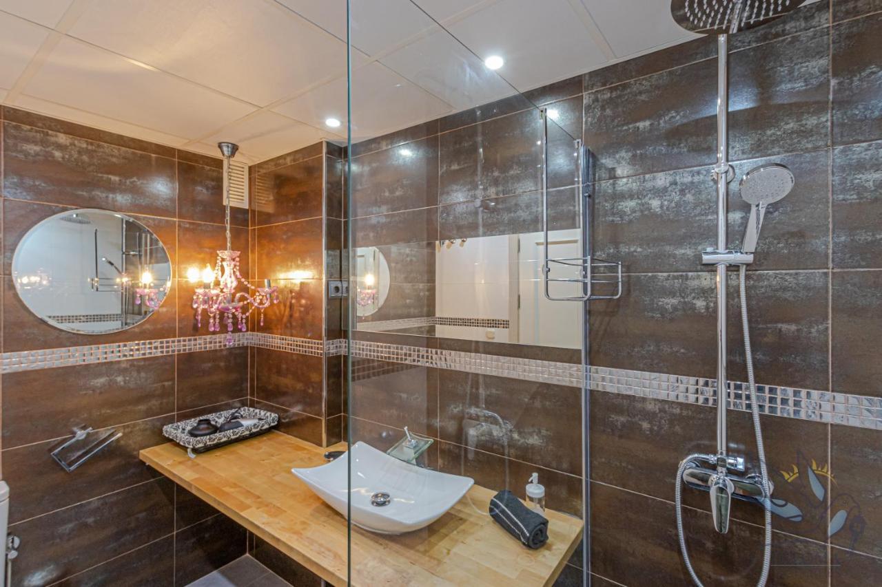 Apartment In Puerto Marina With Beautiful Views Of The Sea And The Boats เบนัลมาเดนา ภายนอก รูปภาพ