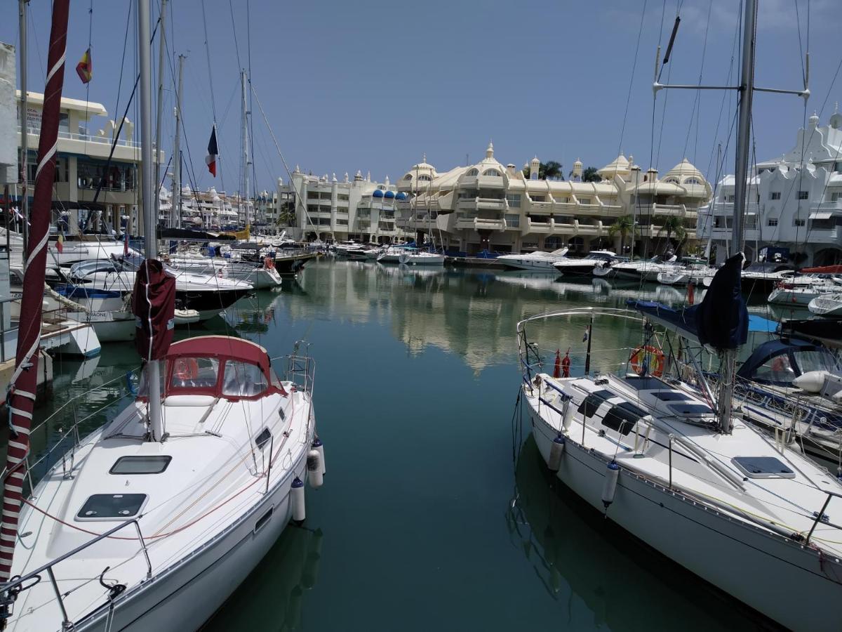 Apartment In Puerto Marina With Beautiful Views Of The Sea And The Boats เบนัลมาเดนา ภายนอก รูปภาพ