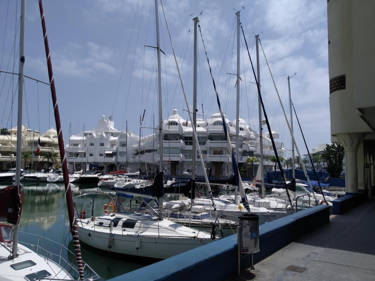 Apartment In Puerto Marina With Beautiful Views Of The Sea And The Boats เบนัลมาเดนา ภายนอก รูปภาพ