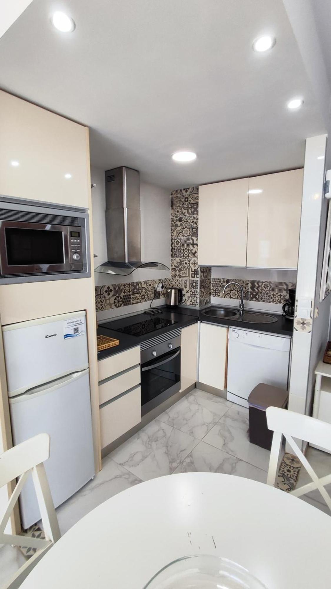 Apartment In Puerto Marina With Beautiful Views Of The Sea And The Boats เบนัลมาเดนา ภายนอก รูปภาพ