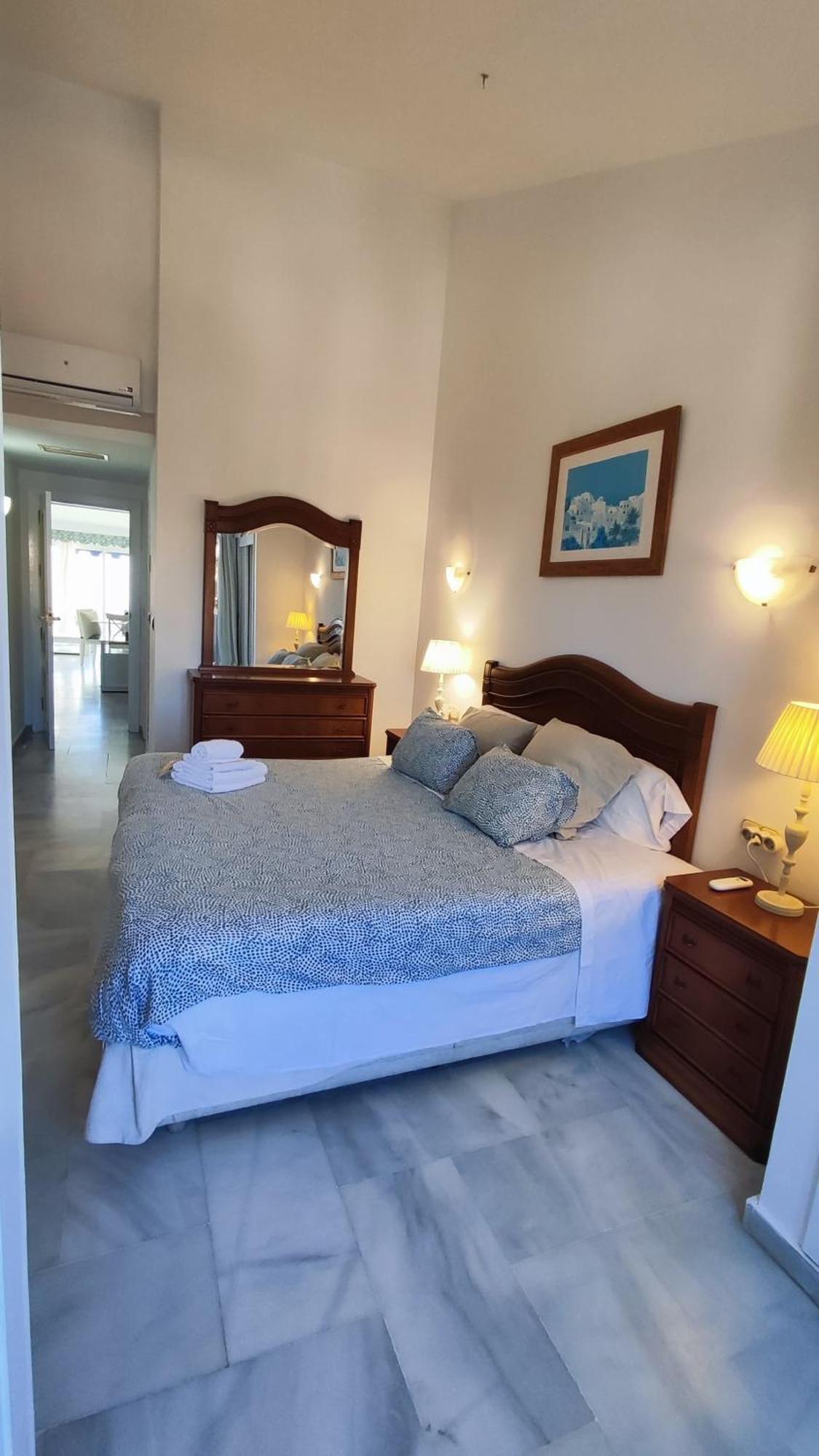 Apartment In Puerto Marina With Beautiful Views Of The Sea And The Boats เบนัลมาเดนา ภายนอก รูปภาพ