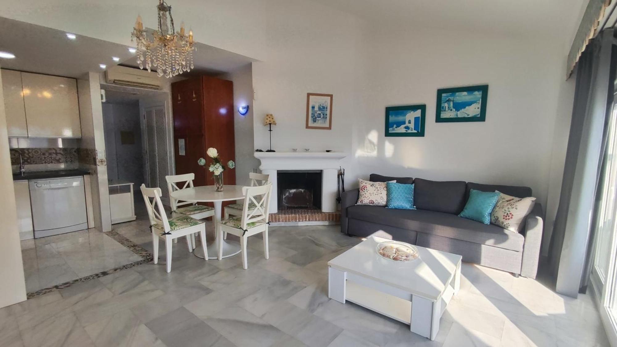 Apartment In Puerto Marina With Beautiful Views Of The Sea And The Boats เบนัลมาเดนา ภายนอก รูปภาพ